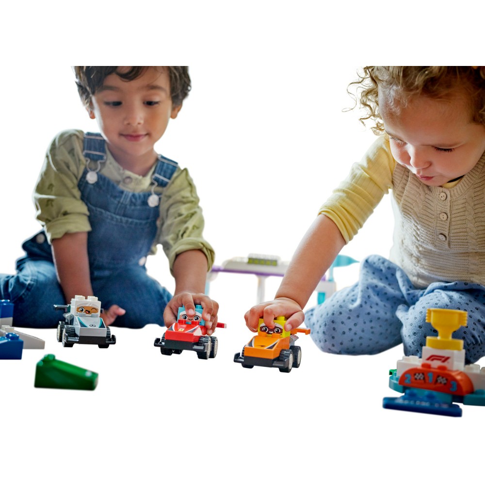 LEGO® DUPLO® Town F1® komandos lenktyniniai automobiliai ir vairuotojai Konstravimo žaislas visai šeimai 10445