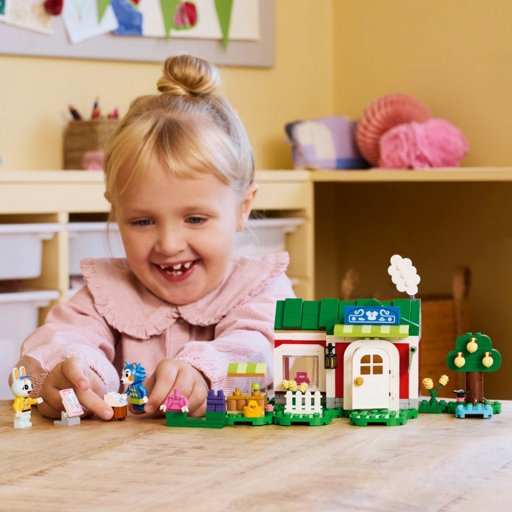 LEGO® Animal Crossing™ „Able Sisters“ drabužių parduotuvė Rinkinys žaisti vaidmenimis 77055