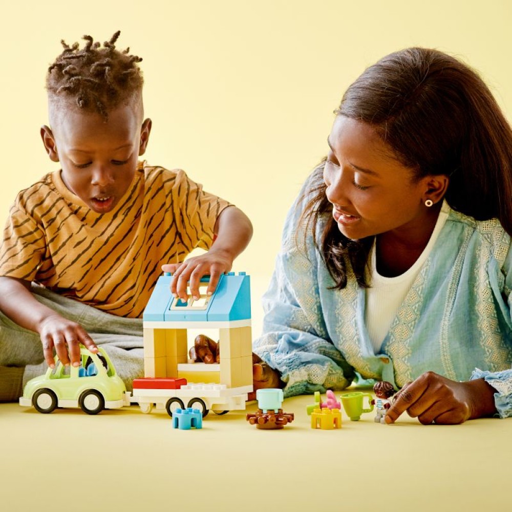  Šeimos namu ant ratų LEGO® DUPLO® Town 10986